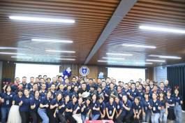 Nashyrningur stofnar viðskiptaskóla til að þjálfa fleiri fyrirtækishæfileika