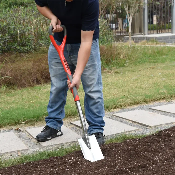 Ryðfrítt á móti kolefni: Að velja garðverkfæri